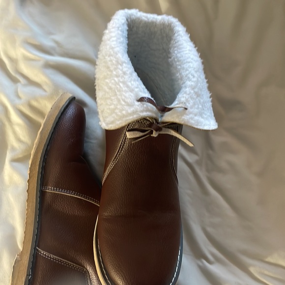 Lightweight Zulily boots. Light lining, size 8.5. - Picture 2 of 4